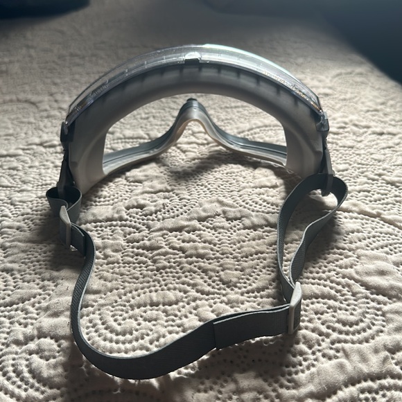 Lab eye protection - Picture 3 of 3